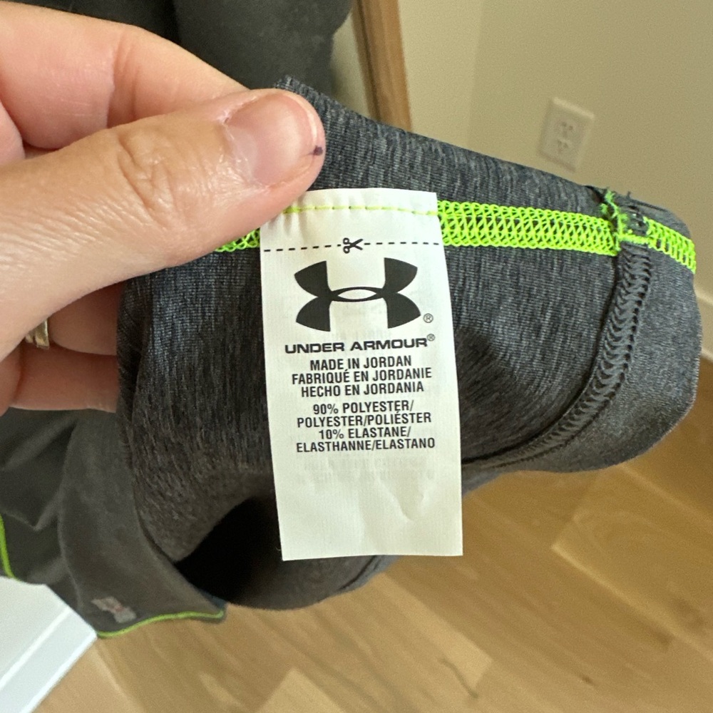 Under Armour Men’s Charcoal Gray Performance Tee with Lime Accents - Picture 4 of 4